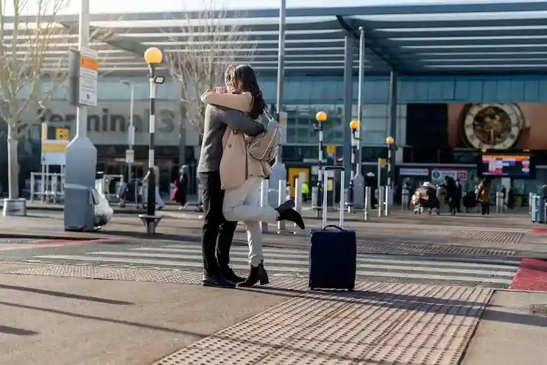 Taxis Luton Airport | Best Minicab Transfers & Cheap London Cabs Services Online,London City airport taxi,minicabs,minicab,cabs,cab,cars,cheapest,transfer,service,near me,local,taxi,companies,24/7,car,app